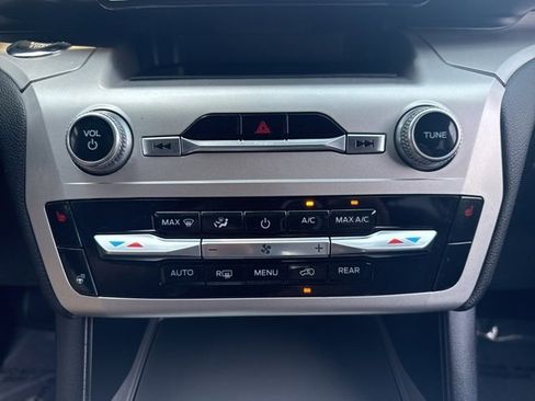 Used 2022 Ford Explorer XLT w/ Equipment Group 202A image 16