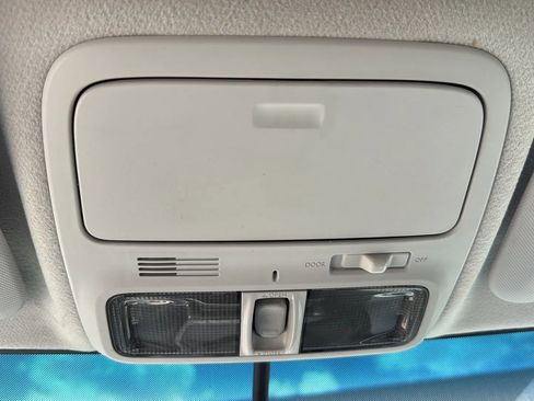 Used 2013 Subaru Forester 2.5X Premium AWD/4WD image 40