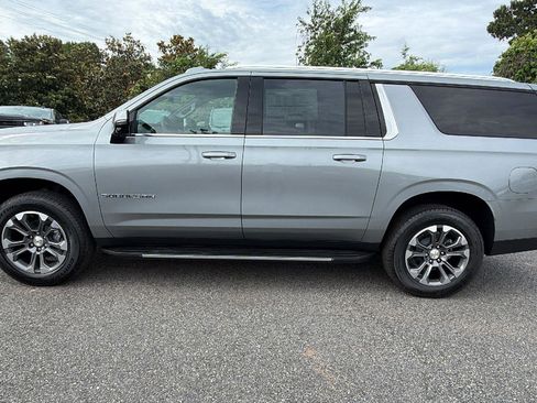 New 2026 Chevrolet Suburban LT w/ Comfort Package RWD image 8