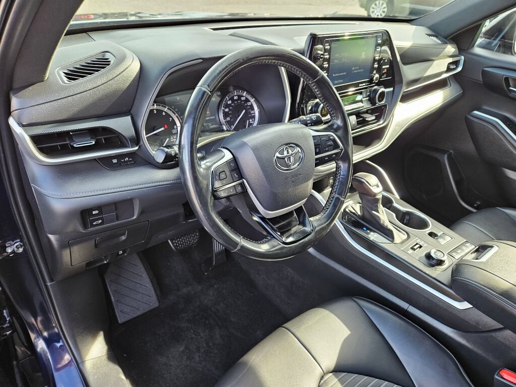 Used 2022 Toyota Highlander XSE AWD/4WD image 19