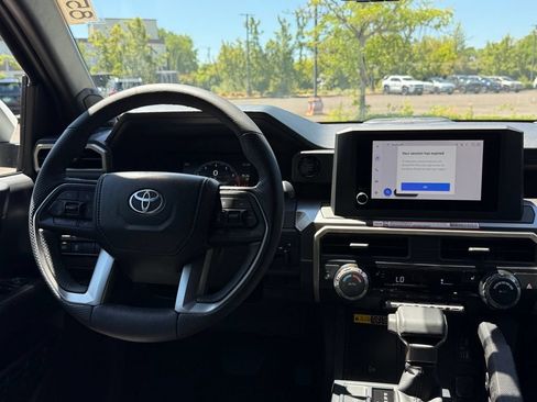 Certified 2025 Toyota Tacoma SR5 AWD/4WD image 27