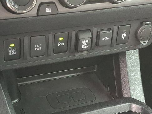 Used 2021 Toyota Tacoma TRD Sport w/ Technology Package AWD/4WD image 23