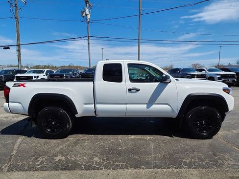 Used 2022 Toyota Tacoma SR w/ SX Package AWD/4WD image 6