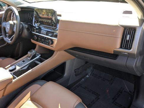 Certified 2025 Nissan Pathfinder Platinum image 23