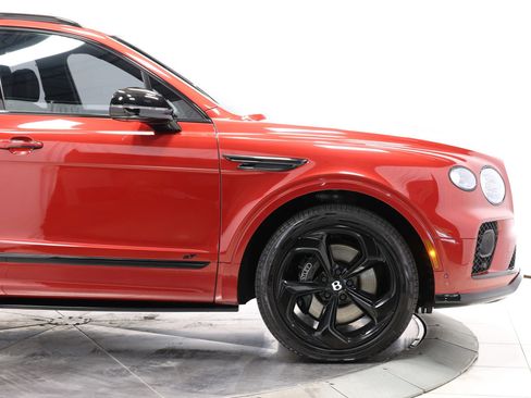 Used 2022 Bentley Bentayga AWD/4WD image 85