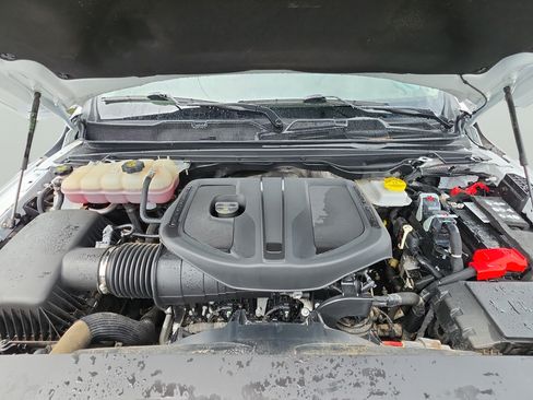 Used 2025 RAM 1500 Laramie AWD/4WD image 25