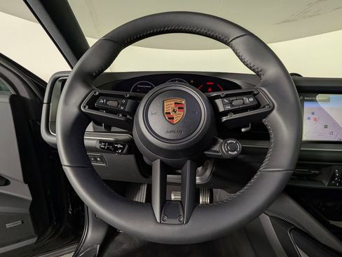 Certified 2025 Porsche Cayenne S image 38