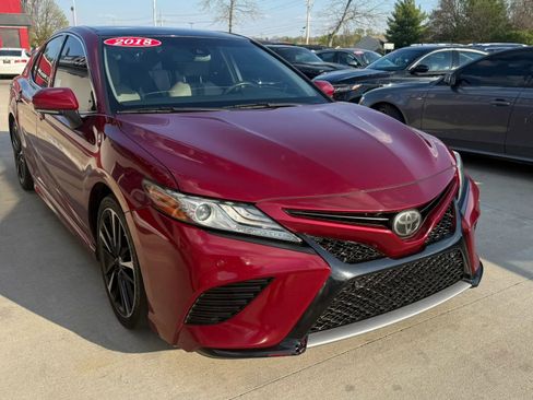 Used 2018 Toyota Camry XSE image 2