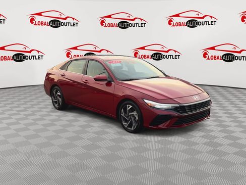 Used 2025 Hyundai Elantra SEL FWD image 2