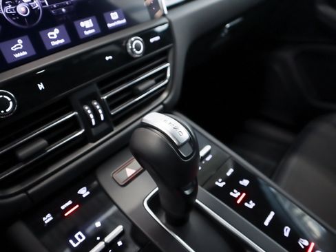 Certified 2023 Porsche Macan image 16