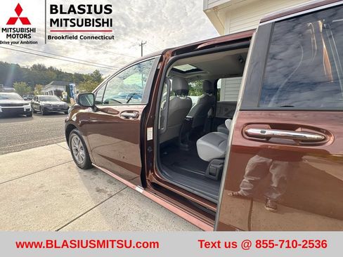 Used 2022 Toyota Sienna XLE AWD/4WD image 31
