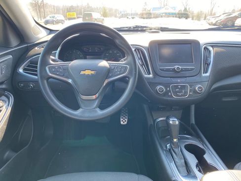 Used 2017 Chevrolet Malibu LT image 28
