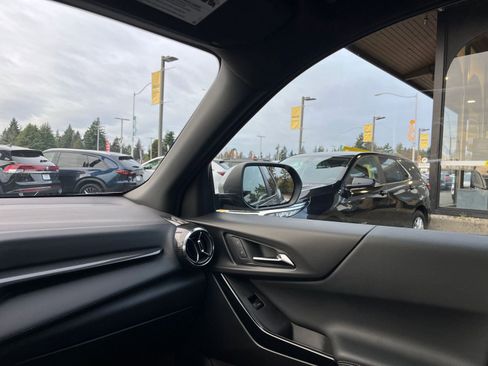 Used 2025 Chevrolet Equinox LT image 35