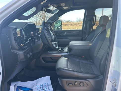 Used 2024 Chevrolet Silverado 2500 ZR2 w/ Technology Package image 29