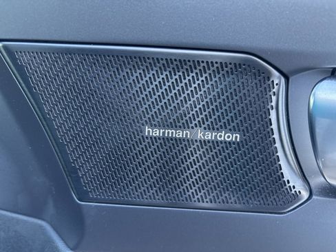 Used 2022 Volvo XC40 T5 R-Design w/ Climate Package image 35