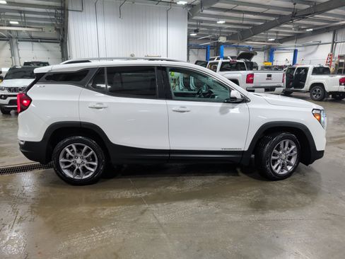 Used 2022 GMC Terrain SLT w/ Tech Package image 2