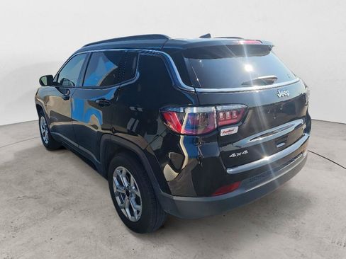 Used 2025 Jeep Compass Latitude w/ Sun & Sound Group AWD/4WD image 6