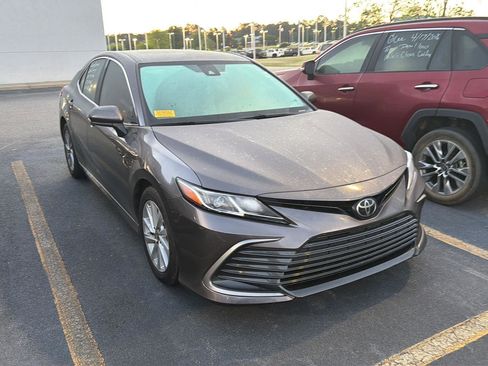 Used 2022 Toyota Camry LE image 6