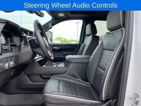 Used 2025 GMC Sierra 2500 AT4X AWD/4WD image 4