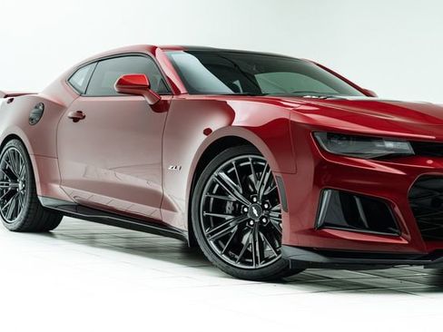 Used 2018 Chevrolet Camaro ZL1 RWD image 3