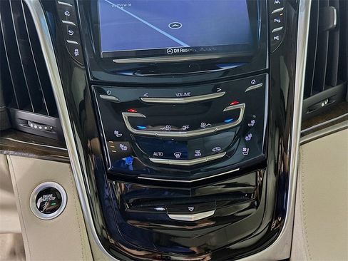 Used 2019 Cadillac Escalade Luxury image 16