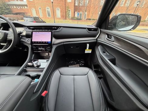 New 2025 Jeep Grand Cherokee Limited image 14