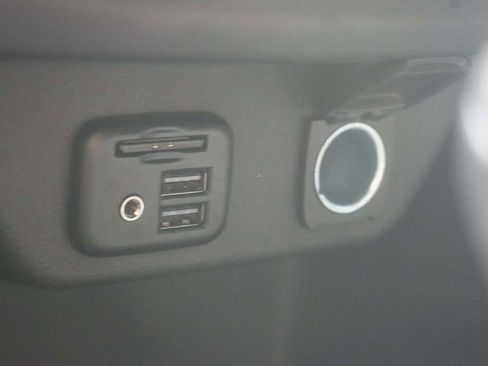 Used 2023 Chevrolet Traverse RS image 35