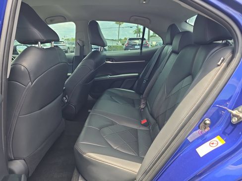 Used 2018 Toyota Camry XLE FWD image 13