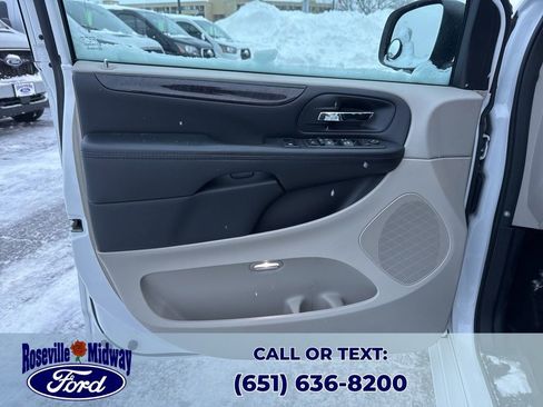 Used 2019 Dodge Grand Caravan SE image 24