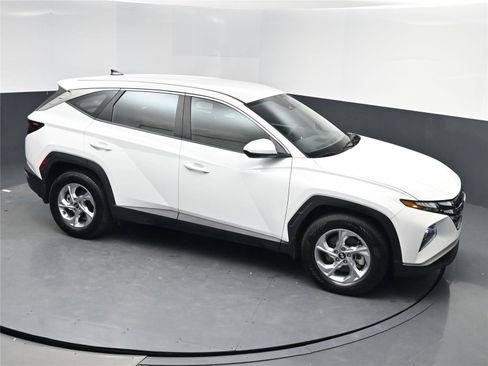 Certified 2024 Hyundai Tucson SE image 7