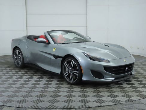 Used 2019 Ferrari Portofino image 3