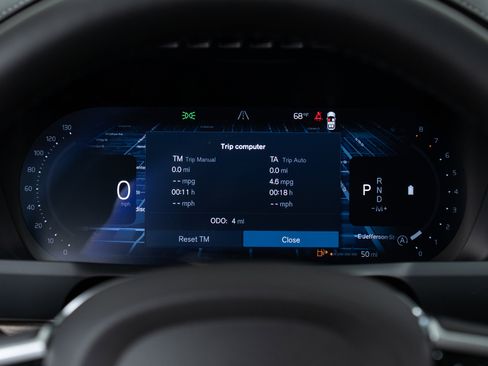 New 2026 Volvo XC90 B6 Plus w/ Protection Package Premier image 18