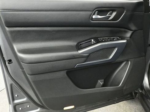 Used 2022 Nissan Pathfinder SL image 9