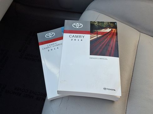 Used 2014 Toyota Camry XLE image 26