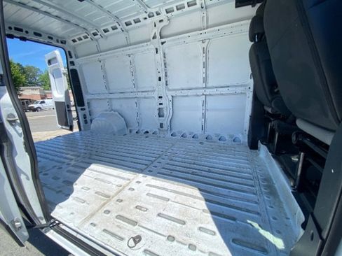 Used 2024 RAM ProMaster 2500 w/ Convenience Group FWD image 9