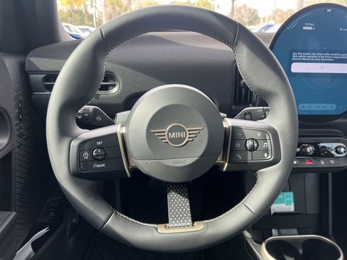Used 2026 MINI Cooper 4-Door Hardtop FWD image 11