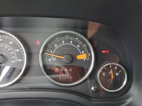 Used 2014 Jeep Compass Latitude FWD image 18