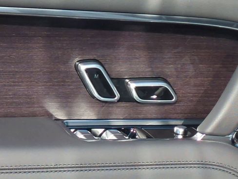 New 2025 Land Rover Range Rover SE image 16