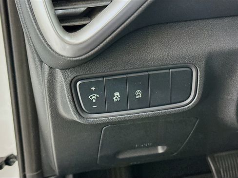 Used 2025 Kia Soul LX w/ LX Technology Package FWD image 17