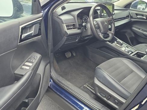 Used 2024 Mitsubishi Outlander FWD image 9
