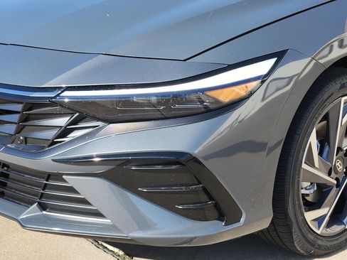 New 2026 Hyundai Elantra Limited FWD image 6
