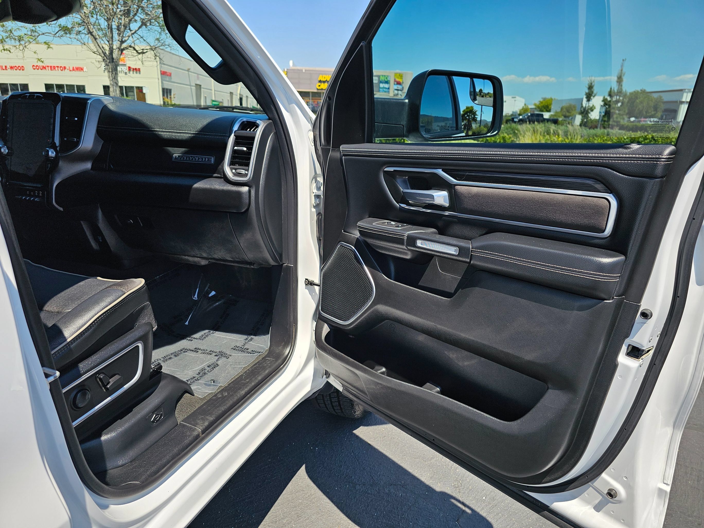 Used 2023 RAM 1500 Laramie AWD/4WD image 28