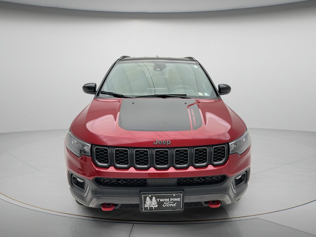 Used 2025 Jeep Compass Trailhawk AWD/4WD image 2