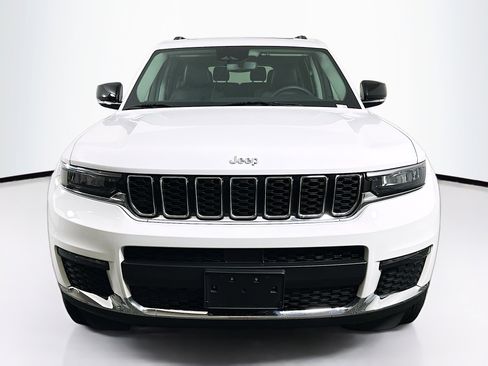 Used 2023 Jeep Grand Cherokee L Limited AWD/4WD image 2