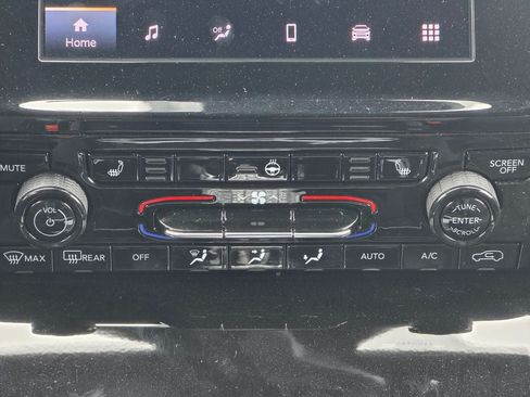 Used 2025 Jeep Grand Cherokee Altitude AWD/4WD image 15
