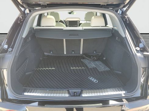 Used 2025 Audi Q5 Premium w/ Convenience Package AWD/4WD image 8