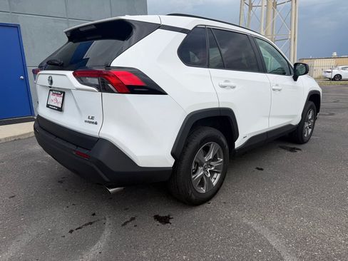 Used 2024 Toyota RAV4 LE AWD/4WD image 4