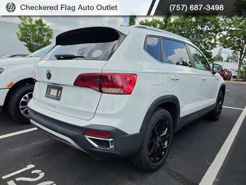 Used 2022 Volkswagen Taos SE FWD image 6