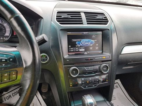 Used 2016 Ford Explorer XLT w/ Equipment Group 202A image 8