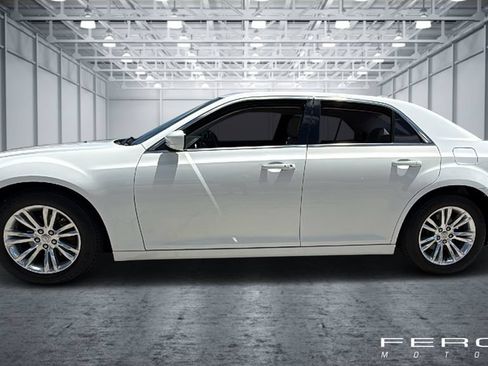 Used 2018 Chrysler 300 Touring L RWD image 2